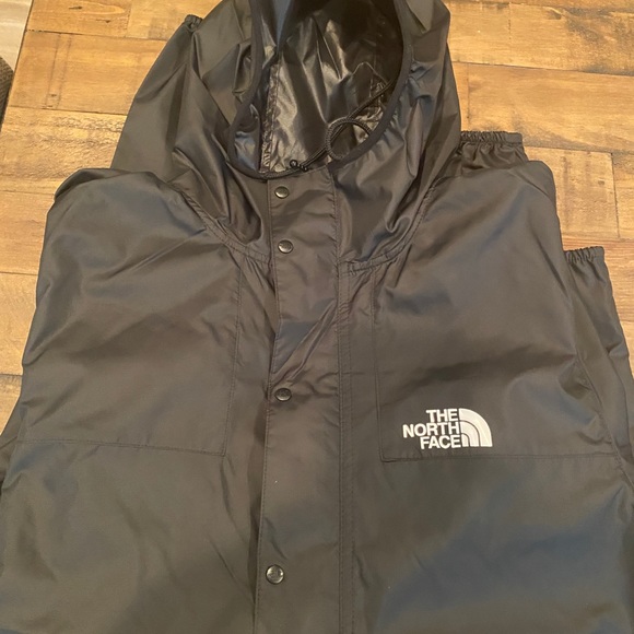 Brand new North Face “ jacket “ - Picture 11 of 15